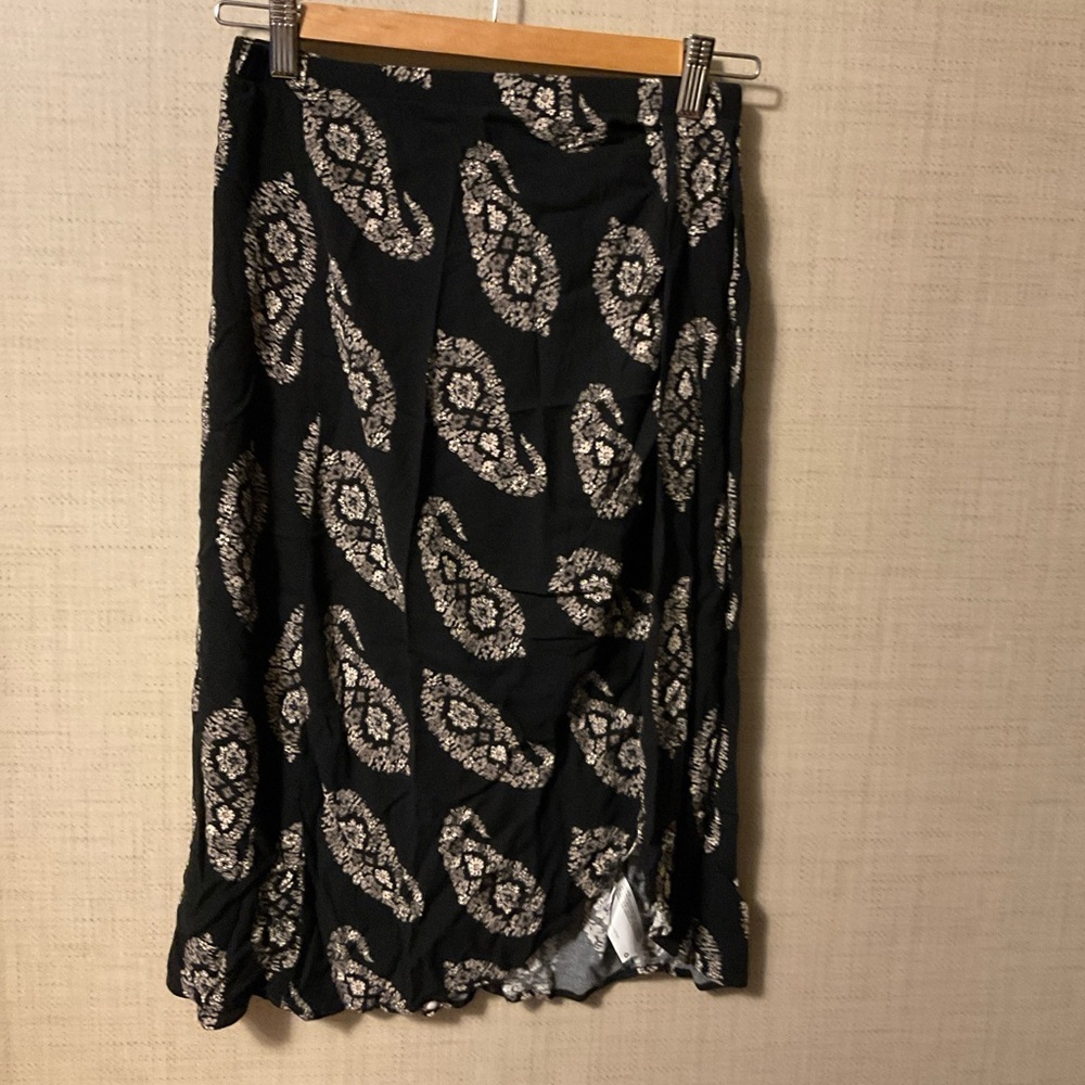 Knox Rose Black and Cream Asymmetrical Skirt